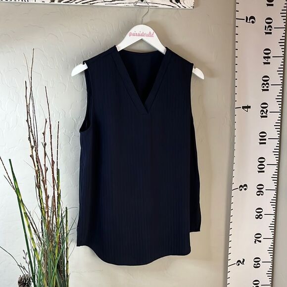 Adrianna Papell Shanghai Silk Navy Blue Size Medium. Sleeveless With V-neck. - Picture 5 of 9